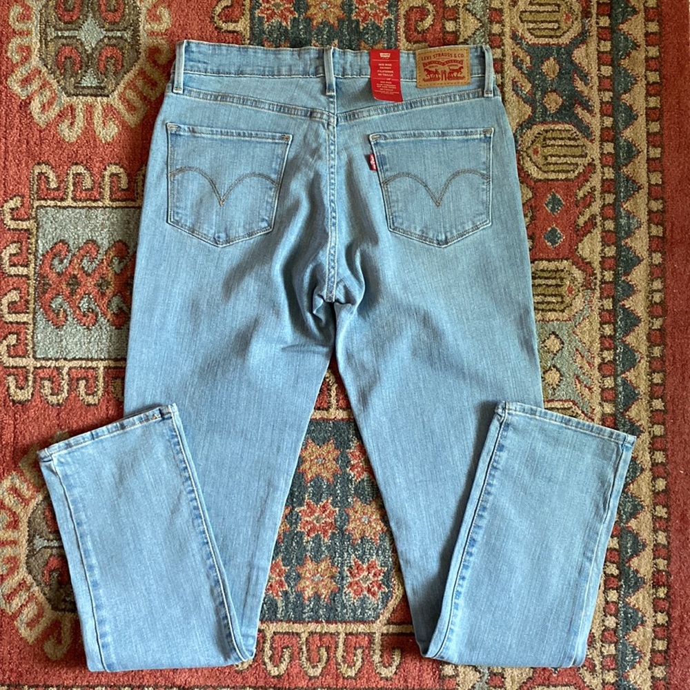 NWT Levi's Blue Jeans 30W 32L - Picture 3 of 7